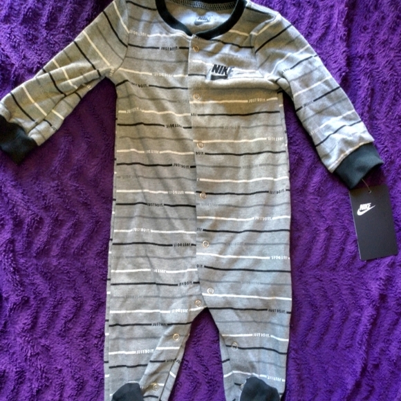 Nike - Picture 1 of 2